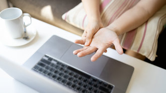 Felç (İnme) Nedir? Felç Neden Olur, Belirtileri ve Tedavisi